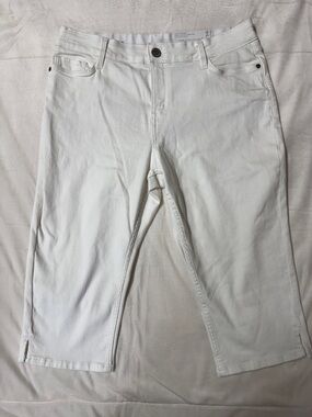 Liz Claiborne White Capris Women’s Petite 14P